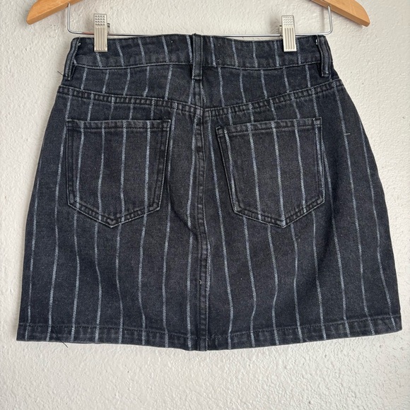 PacSun Black Pinstripe Denim Mini Skirt Size 26 - Picture 2 of 5